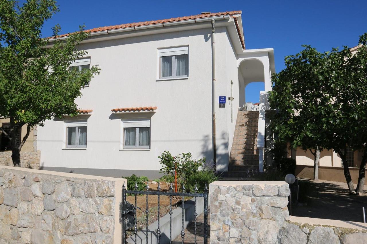Apartments Nadenic Šilo Zewnętrze zdjęcie