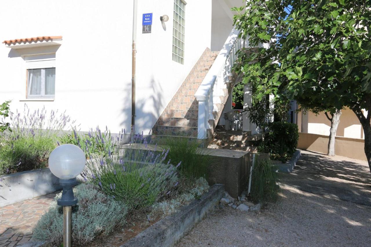 Apartments Nadenic Šilo Zewnętrze zdjęcie